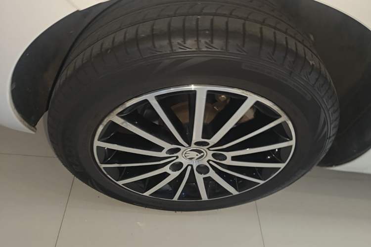 Used Skoda Octavia 2018 TSI230 DSG Luxury Edition Right Rear Wheel Hub