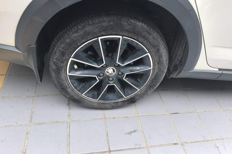 Used Skoda Octavia 2018 Station Wagon TSI230 DSG Luxury Edition Right Rear Wheel Hub