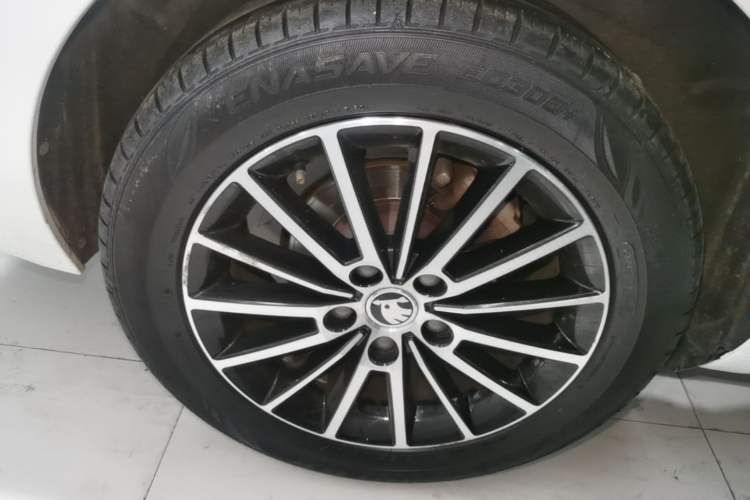 Used Skoda Octavia 2018 TSI230 DSG Luxury Edition Right Rear Wheel Hub