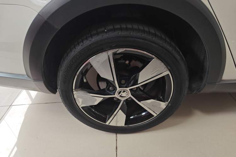 Used Skoda Octavia 2018 Station Wagon TSI280 DSG Luxury Edition Right Rear Wheel Hub