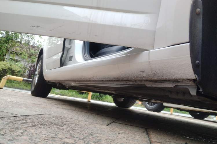 Used Skoda Octavia 2018 1.6L Automatic Comfort Edition Right Side Sill