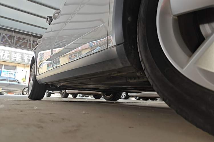 Used Skoda Octavia 2018 Station Wagon TSI230 DSG Comfort Edition Right Side Sill