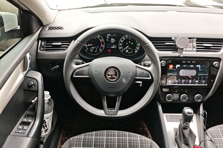Used Skoda Octavia 2018 1.6L Automatic Comfort Edition Steering Wheel