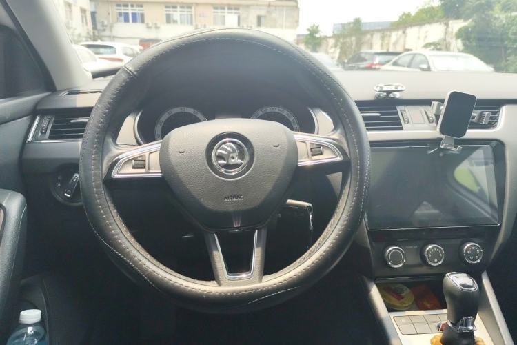 Used Skoda Octavia 2018 1.6L Automatic Luxury Edition Steering Wheel