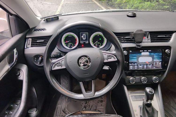 Used Skoda Octavia 2018 1.6L Automatic Luxury Edition Steering Wheel