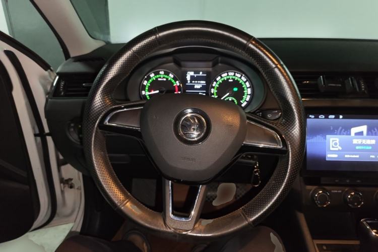 Used Skoda Octavia 2018 1.6L Automatic Comfort Edition Steering Wheel