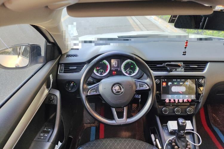 Used Skoda Octavia 2018 1.6L Automatic Luxury Edition Steering Wheel