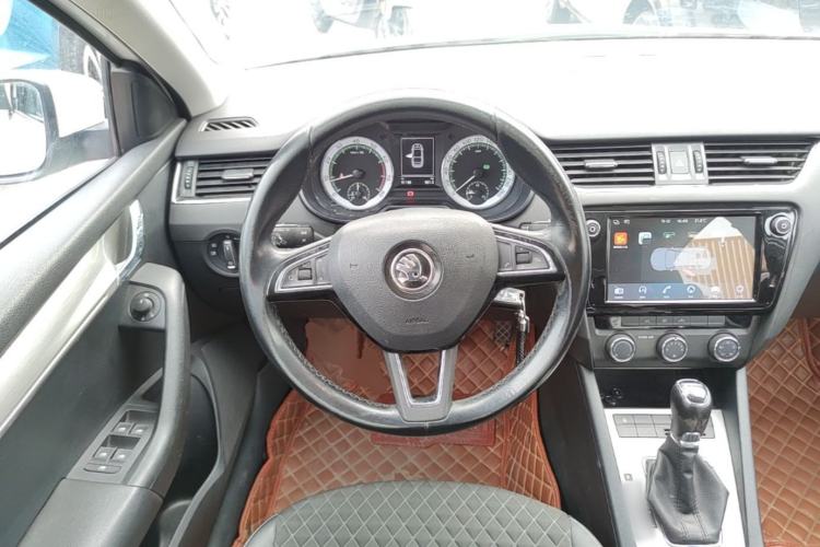 Used Skoda Octavia 2018 1.6L Automatic Luxury Edition Steering Wheel