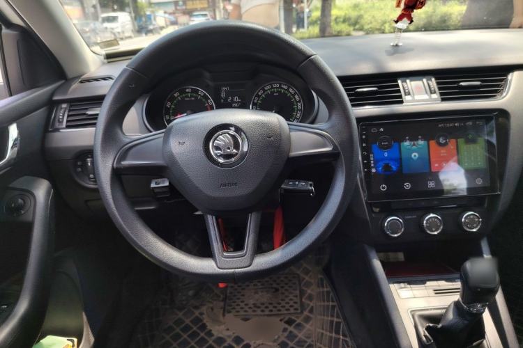 Used Skoda Octavia 2018 1.6L Manual Standard Edition Steering Wheel