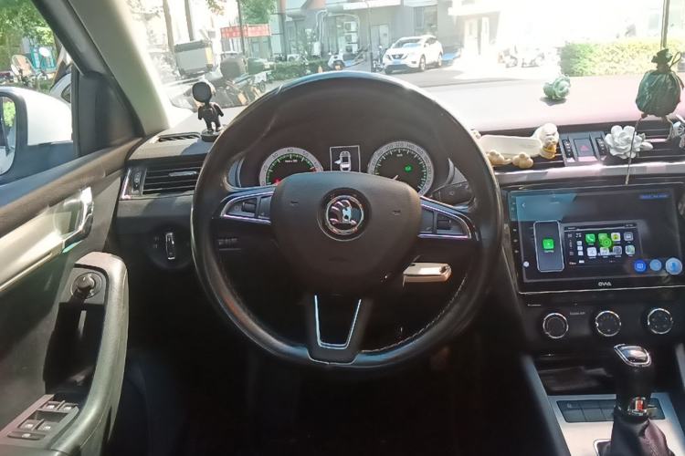 Used Skoda Octavia 2018 1.6L Automatic Luxury Edition Steering Wheel