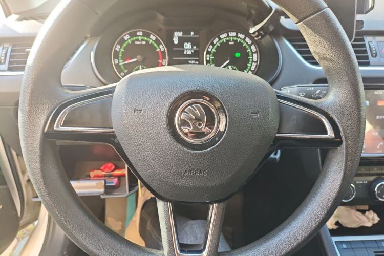 Used Skoda Octavia 2018 1.6L Automatic Comfort Edition Steering Wheel