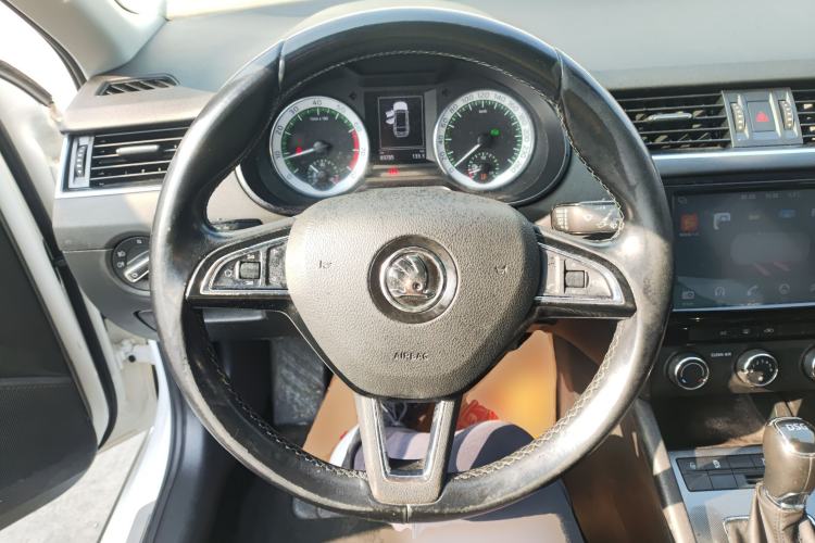 Used Skoda Octavia 2018 Station Wagon TSI230 DSG Luxury Edition Steering Wheel