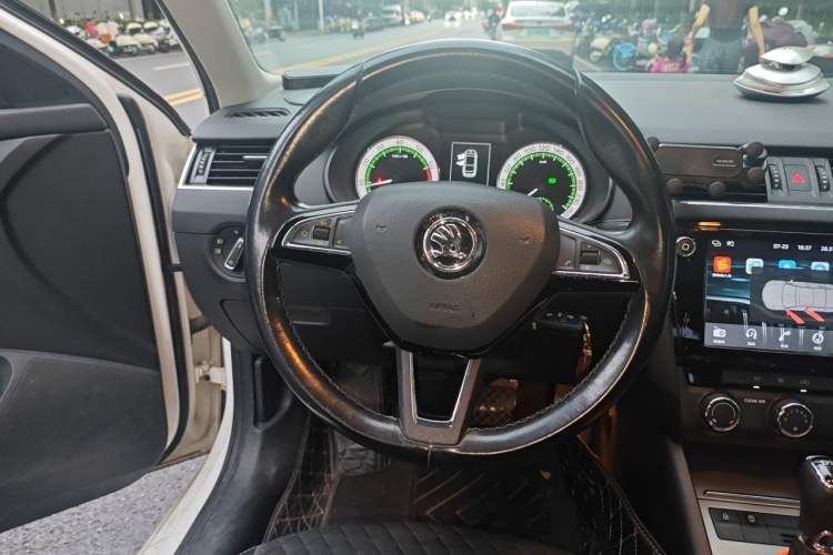 Used Skoda Octavia 2018 TSI230 DSG Luxury Edition Steering Wheel