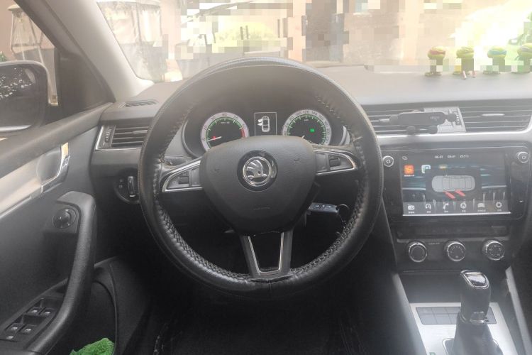 Used Skoda Octavia 2018 1.6L Automatic Luxury Edition Steering Wheel