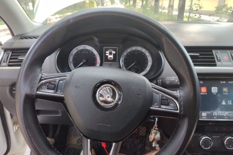 Used Skoda Octavia 2018 1.6L Automatic Luxury Edition Steering Wheel
