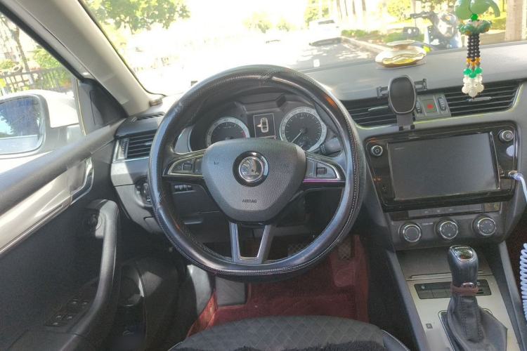 Used Skoda Octavia 2018 1.6L Automatic Luxury Edition Steering Wheel