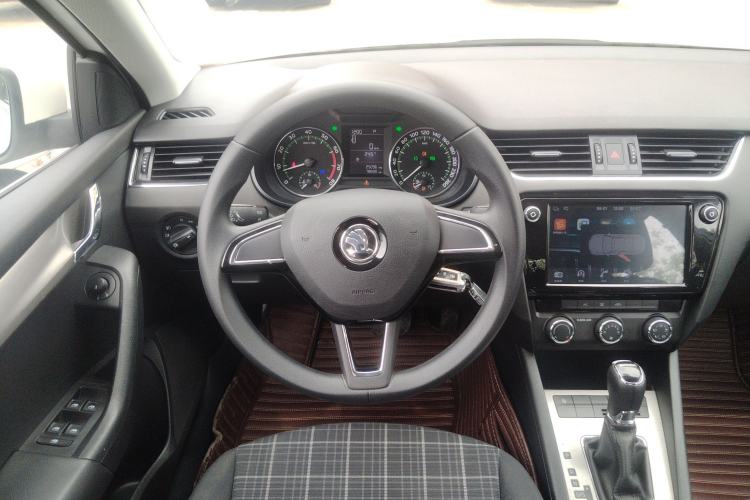 Used Skoda Octavia 2018 1.6L Automatic Comfort Edition Steering Wheel