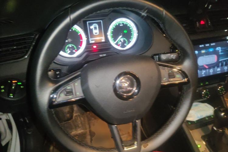Used Skoda Octavia 2018 TSI230 DSG Luxury Edition Steering Wheel