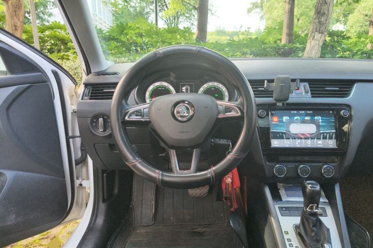 Used Skoda Octavia 2018 1.6L Automatic Luxury Edition Steering Wheel