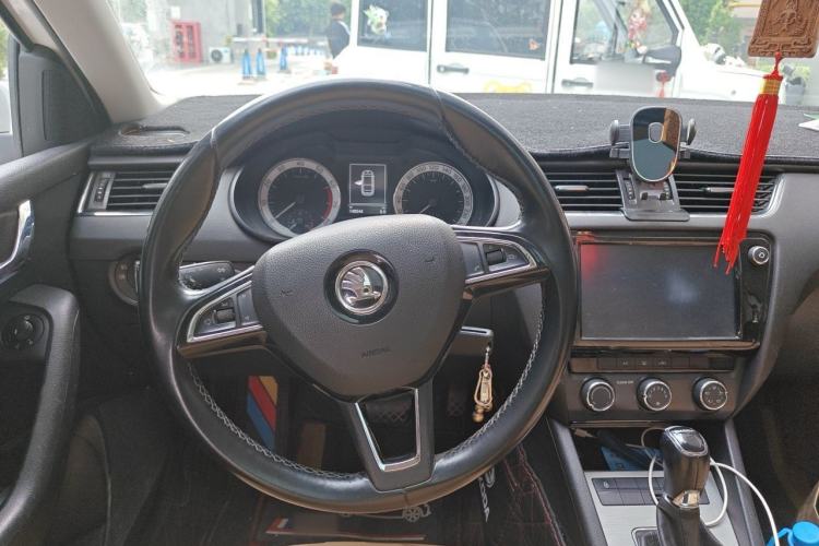 Used Skoda Octavia 2018 1.6L Automatic Luxury Edition Steering Wheel