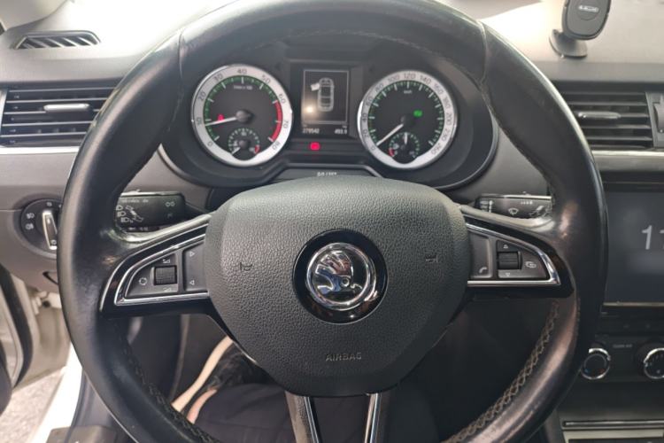 Used Skoda Octavia 2018 1.6L Automatic Luxury Edition Steering Wheel