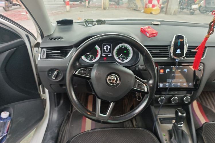 Used Skoda Octavia 2018 1.6L Automatic Luxury Edition Steering Wheel