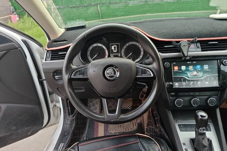 Used Skoda Octavia 2018 1.6L Automatic Luxury Edition Steering Wheel