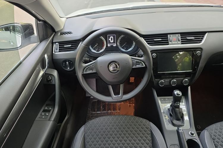 Used Skoda Octavia 2018 Station Wagon TSI230 DSG Luxury Edition Steering Wheel