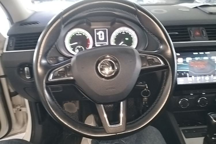 Used Skoda Octavia 2018 1.6L Automatic Luxury Edition Steering Wheel