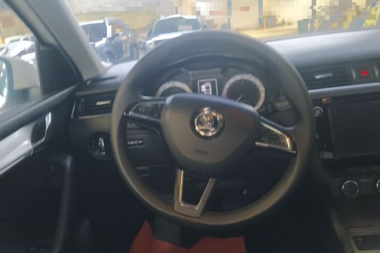 Used Skoda Octavia 2018 1.6L Automatic Luxury Edition Steering Wheel