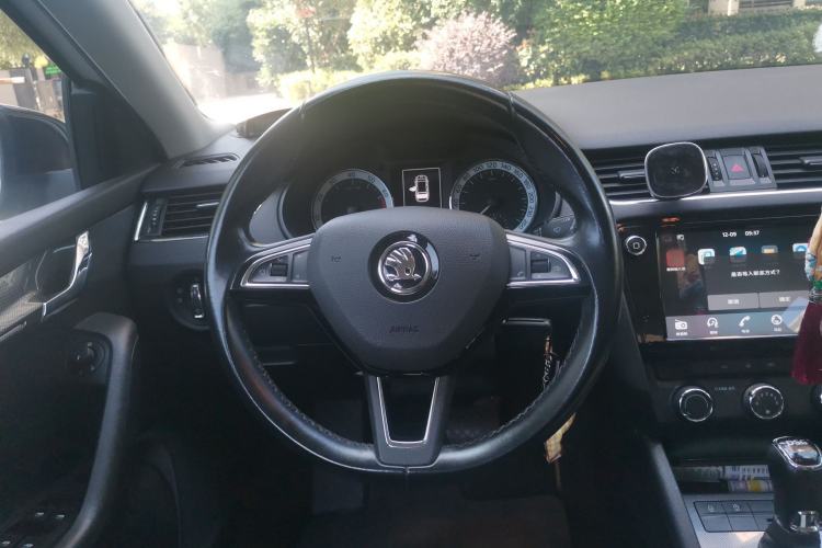 Used Skoda Octavia 2018 Station Wagon TSI230 DSG Luxury Edition Steering Wheel