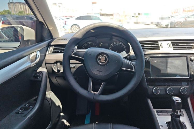 Used Skoda Octavia 2018 1.6L Automatic Comfort Edition Steering Wheel