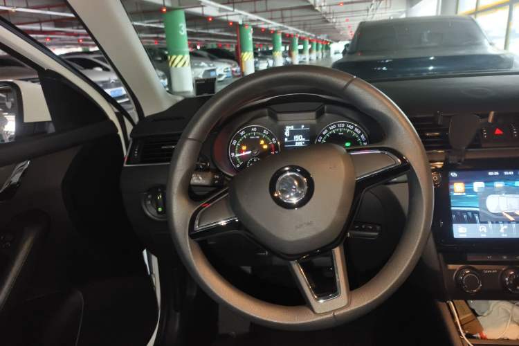 Used Skoda Octavia 2018 1.6L Automatic Comfort Edition Steering Wheel