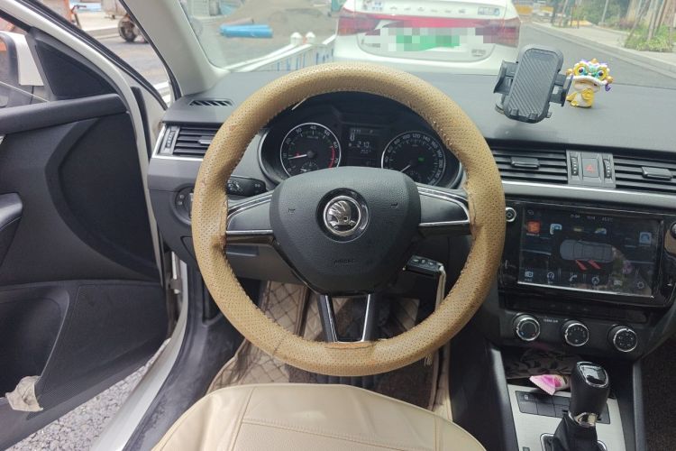 Used Skoda Octavia 2018 1.6L Automatic Comfort Edition Steering Wheel