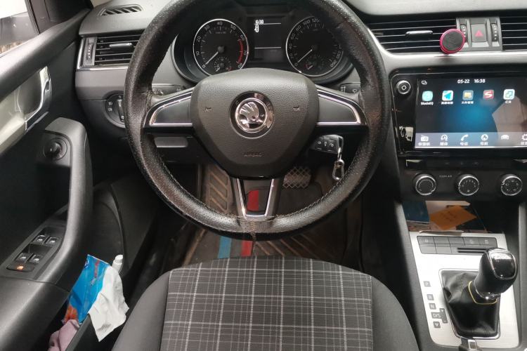 Used Skoda Octavia 2018 1.6L Automatic Comfort Edition Steering Wheel