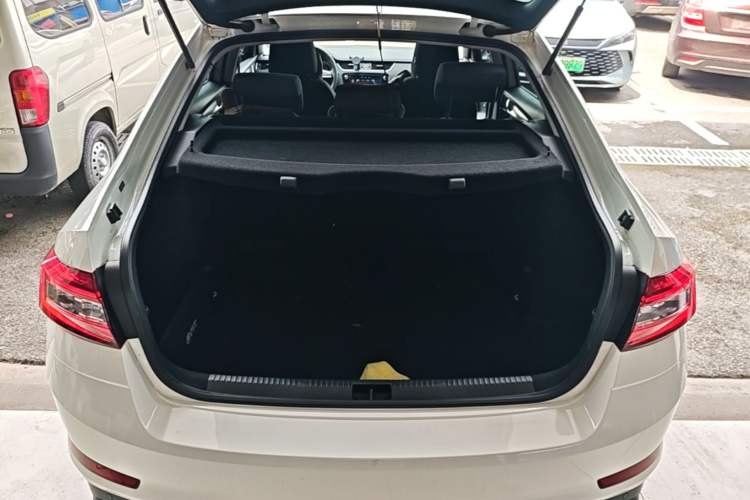 Used Skoda Octavia 2018 1.6L Automatic Comfort Edition Trunk