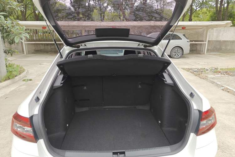 Used Skoda Octavia 2018 1.6L Automatic Comfort Edition Trunk