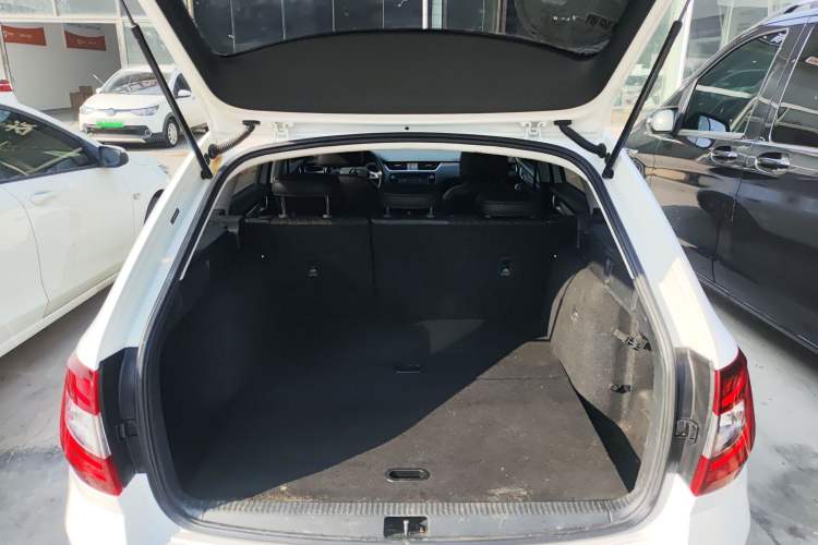 Used Skoda Octavia 2018 Station Wagon TSI230 DSG Luxury Edition Trunk