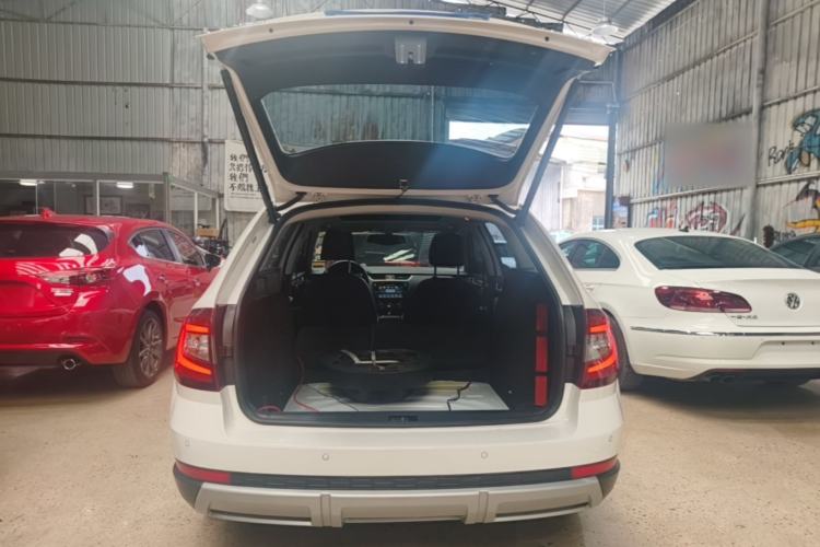 Used Skoda Octavia 2018 Station Wagon TSI280 DSG Luxury Edition Trunk