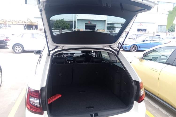 Used Skoda Octavia 2018 Station Wagon TSI230 DSG Luxury Edition Trunk