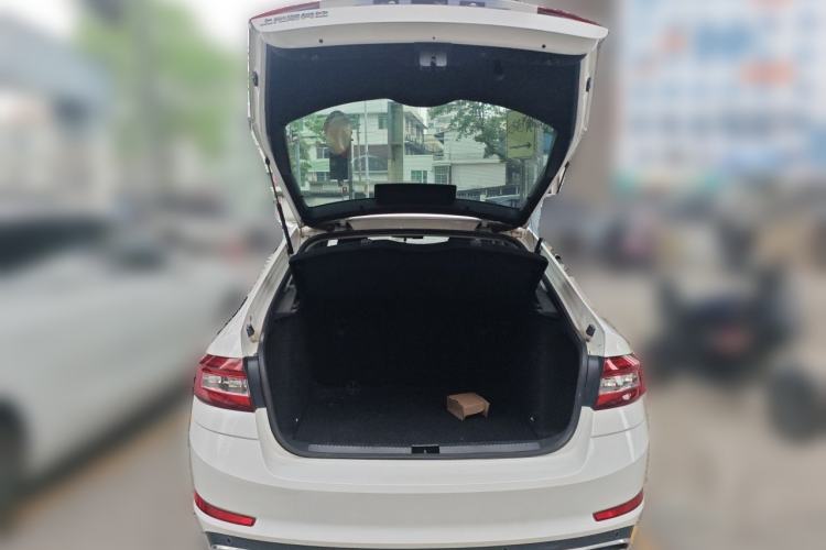 Used Skoda Octavia 2018 1.6L Automatic Luxury Edition Trunk