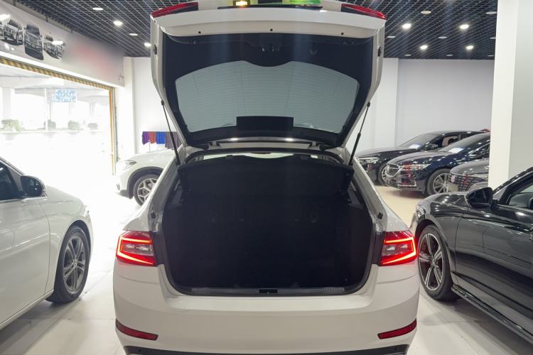 Used Skoda Octavia 2018 TSI280 DSG Luxury Edition Trunk