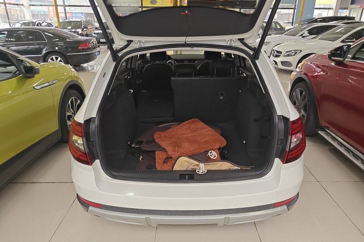 Used Skoda Octavia 2018 Station Wagon TSI280 DSG Luxury Edition Trunk