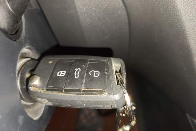 Used Skoda Octavia 2018 1.6L Automatic Comfort Edition Vehicle Key