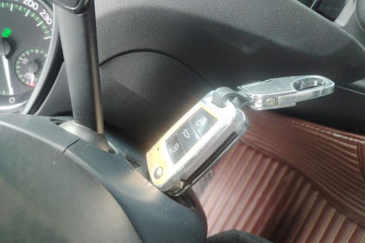Used Skoda Octavia 2018 1.6L Automatic Comfort Edition Vehicle Key