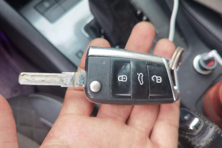 Used Skoda Octavia 2018 1.6L Automatic Luxury Edition Vehicle Key
