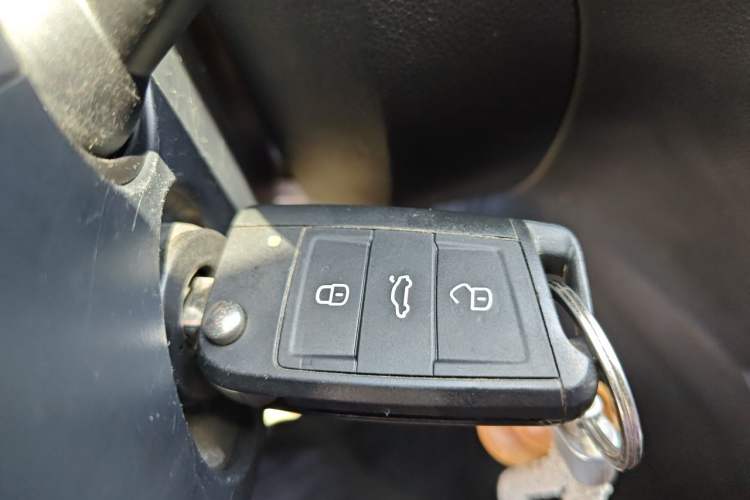 Used Skoda Octavia 2018 1.6L Automatic Comfort Edition Vehicle Key
