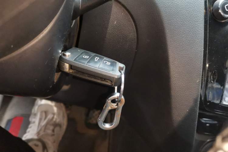 Used Skoda Octavia 2018 1.6L Automatic Comfort Edition Vehicle Key