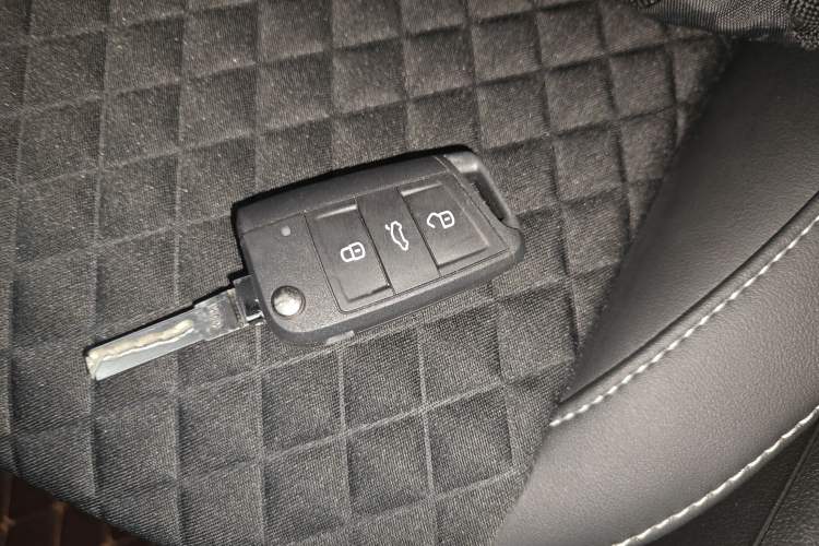 Used Skoda Octavia 2018 Station Wagon TSI280 DSG Luxury Edition Vehicle Key