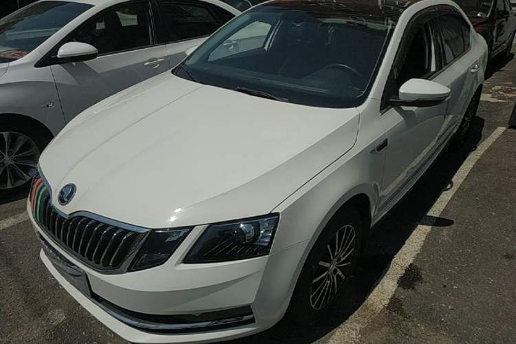 Used Skoda Octavia 2018 TSI230 DSG Luxury Edition Guazi used car, China used car export, Used car for sale, Used  cars, Cheapest cars for sale